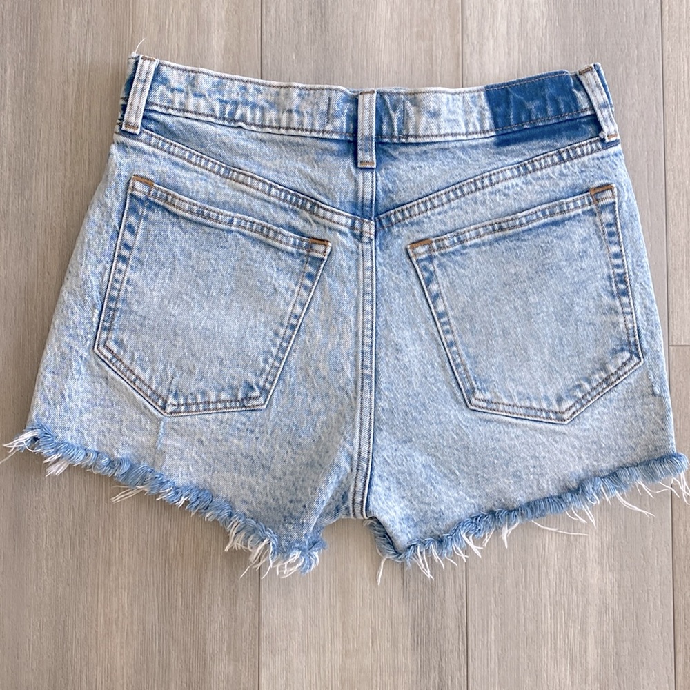 Abercrombie and Fitch Shorts - Picture 2 of 8